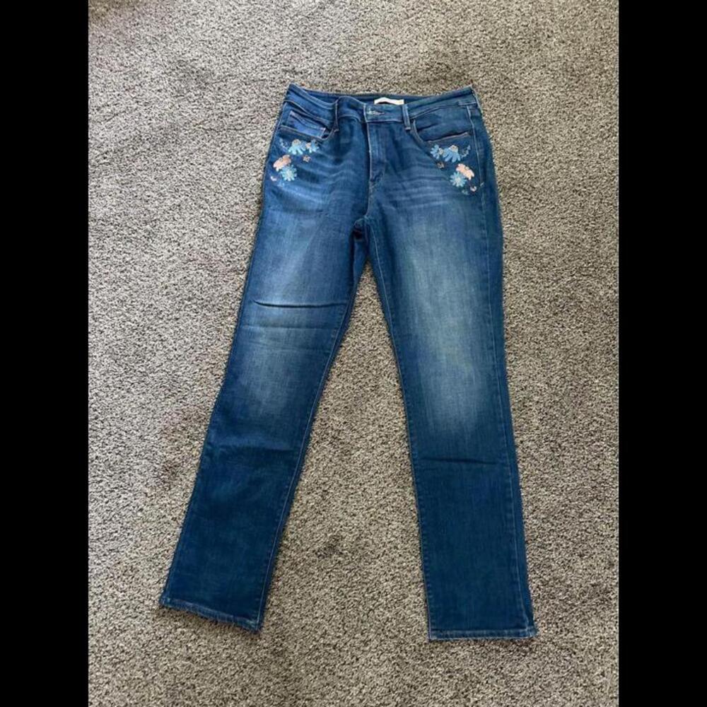 Stylish Embroidered Denim Jeans - Perfect for Casual Outings